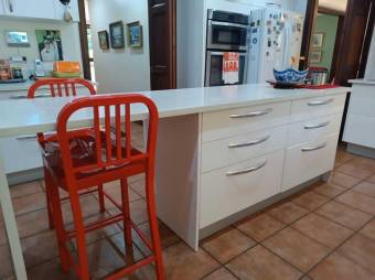 Se vende moderna casa con terraza en San Rafael Escazú 25-1164