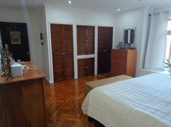 Se vende moderna casa con terraza en San Rafael Escazú 25-1164