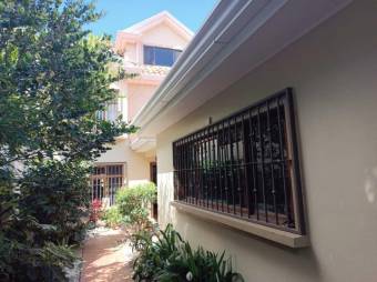 Se vende moderna casa con terraza en San Rafael Escazú 25-1164