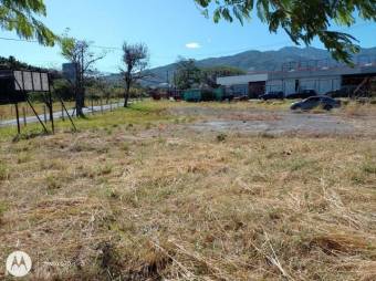 Se vende gran lote de mas de 8,000m2 con excelente ubicación en Santa Ana 25-1024