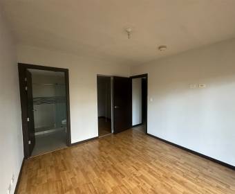 Apartamento a la venta en condominio San Nicolás de Bari ubicado en Santa Ana.