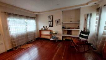 Se vende casa con uso de suelo mixto en Catedral San José 25-825