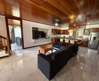 House for sale in San Miguel de Turrúcares with a large lot overlooking a nature reserve House for sale in San Miguel de Turrúcares with a large lot overlooking a nature reserve