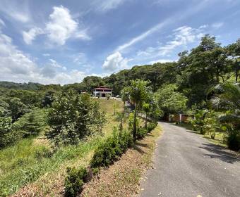 House for sale in San Miguel de Turrúcares with a large lot overlooking a nature reserve House for sale in San Miguel de Turrúcares with a large lot overlooking a nature reserve