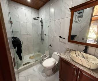 House for sale in San Miguel de Turrúcares with a large lot overlooking a nature reserve House for sale in San Miguel de Turrúcares with a large lot overlooking a nature reserve