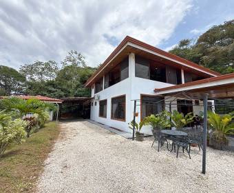 House for sale in San Miguel de Turrúcares with a large lot overlooking a nature reserve