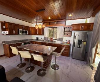 House for sale in San Miguel de Turrúcares with a large lot overlooking a nature reserve House for sale in San Miguel de Turrúcares with a large lot overlooking a nature reserve