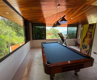 House for sale in San Miguel de Turrúcares with a large lot overlooking a nature reserve House for sale in San Miguel de Turrúcares with a large lot overlooking a nature reserve