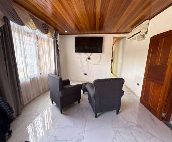 House for sale in San Miguel de Turrúcares with a large lot overlooking a nature reserve House for sale in San Miguel de Turrúcares with a large lot overlooking a nature reserve