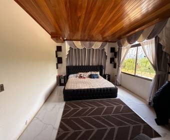 House for sale in San Miguel de Turrúcares with a large lot overlooking a nature reserve House for sale in San Miguel de Turrúcares with a large lot overlooking a nature reserve