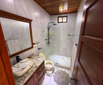 House for sale in San Miguel de Turrúcares with a large lot overlooking a nature reserve House for sale in San Miguel de Turrúcares with a large lot overlooking a nature reserve