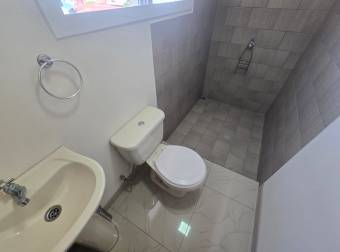 VENTA DE CASA DE DOS PLANTAS EN EL CORAZON DE TIBAS, SAN JOSE