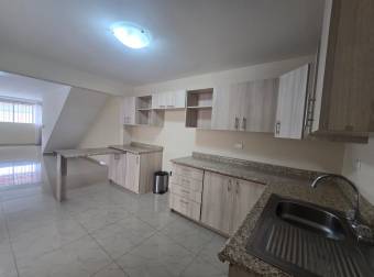 VENTA DE CASA DE DOS PLANTAS EN EL CORAZON DE TIBAS, SAN JOSE