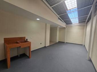 VENTA DE CASA DE DOS PLANTAS EN EL CORAZON DE TIBAS, SAN JOSE