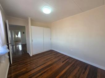 VENTA DE CASA DE DOS PLANTAS EN EL CORAZON DE TIBAS, SAN JOSE