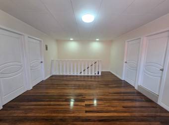 VENTA DE CASA DE DOS PLANTAS EN EL CORAZON DE TIBAS, SAN JOSE