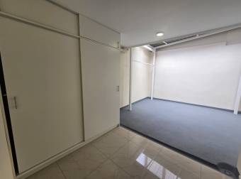 VENTA DE CASA DE DOS PLANTAS EN EL CORAZON DE TIBAS, SAN JOSE