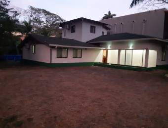 Charming house in SurfSide, near Marina Flamingo