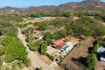 Casa con piscina y gran terreno cerca de Tamarindo
