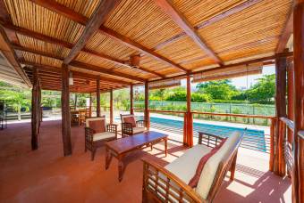 Casa con piscina y gran terreno cerca de Tamarindo