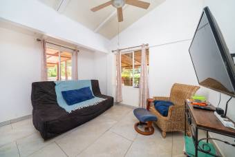 Casa con piscina y gran terreno cerca de Tamarindo