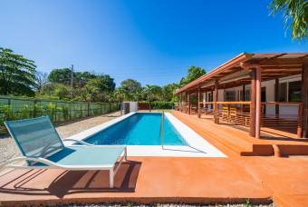 Casa con piscina y gran terreno cerca de Tamarindo