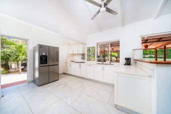 Casa con piscina y gran terreno cerca de Tamarindo