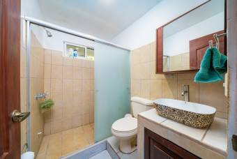 Casa con piscina y gran terreno cerca de Tamarindo