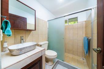 Casa con piscina y gran terreno cerca de Tamarindo