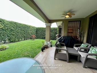 Casa en alquiler Escazú Guachipelín $2.850 /275 mts., 3 dormitorios 