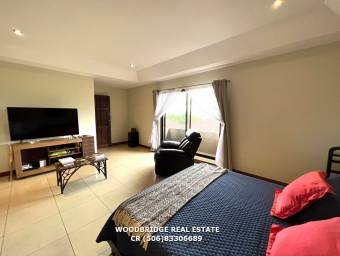 Casa en alquiler Escazú Guachipelín $2.850 /275 mts., 3 dormitorios 