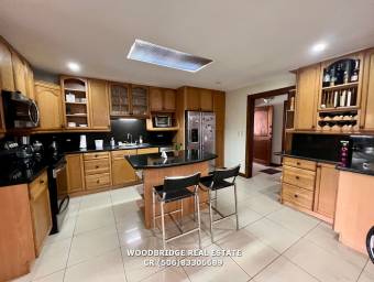 Casa en alquiler Escazú Guachipelín $2.850 /275 mts., 3 dormitorios 