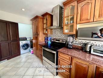 Escazú casa en alquiler amoblada o sin muebles $1.350 /2 dormitorios