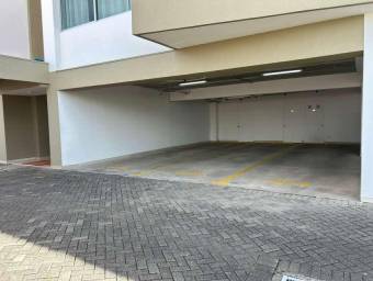 Se alquila apartamento en Guachipelín de Escazú #26-1070