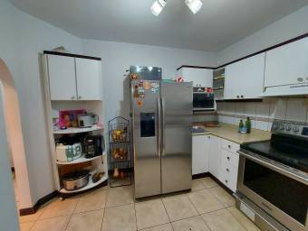 Se vende casa cerca de Mall Oxigeno en San Francisco Heredia 25-268