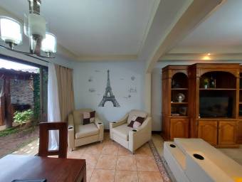 Se vende casa cerca de Mall Oxigeno en San Francisco Heredia 25-268