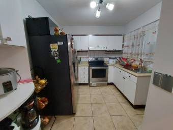 Se vende casa cerca de Mall Oxigeno en San Francisco Heredia 25-268