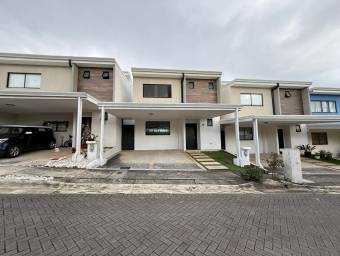 Se vende casa con excelente iluminación natural en Ulloa Heredia 26-1081