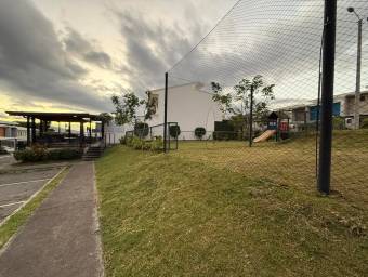 Se vende casa con excelente iluminación natural en Ulloa Heredia 26-1081