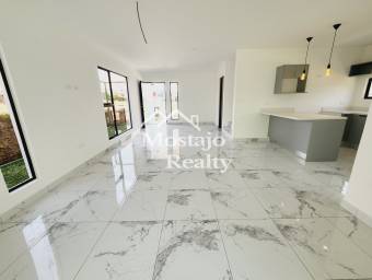 Alquiler de Casa moderna en Condominio Villas del Sol, San Rafael de Alajuela