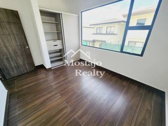 Alquiler de Casa moderna en Condominio Villas del Sol, San Rafael de Alajuela