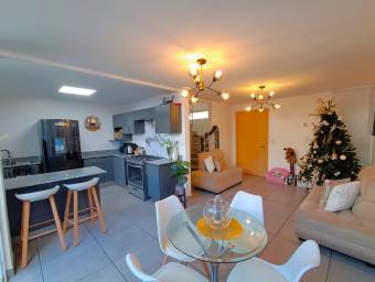 Se vende casa con amplio patio en Heredia 26-993