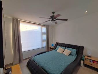 Se vende casa con amplio patio en Heredia 26-993