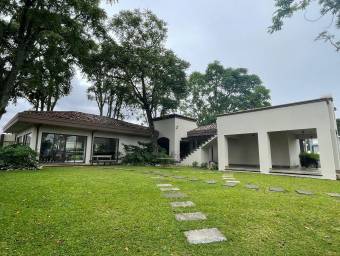 Se vende casa en construcción para estrenar en Ulloa Heredia 25-1995