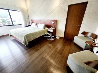 Alquiler de penthouse de 2 niveles, Condominio Parques del Sol, Santa Ana