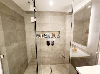 Alquiler de penthouse de 2 niveles, Condominio Parques del Sol, Santa Ana