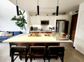 Alquiler de penthouse de 2 niveles, Condominio Parques del Sol, Santa Ana