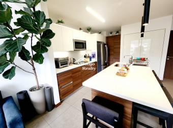 Alquiler de penthouse de 2 niveles, Condominio Parques del Sol, Santa Ana