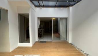 Se vende casa con mucha luz natural en Ulloa Heredia 26-1160