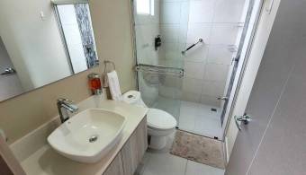 Se vende casa con mucha luz natural en Ulloa Heredia 26-1160